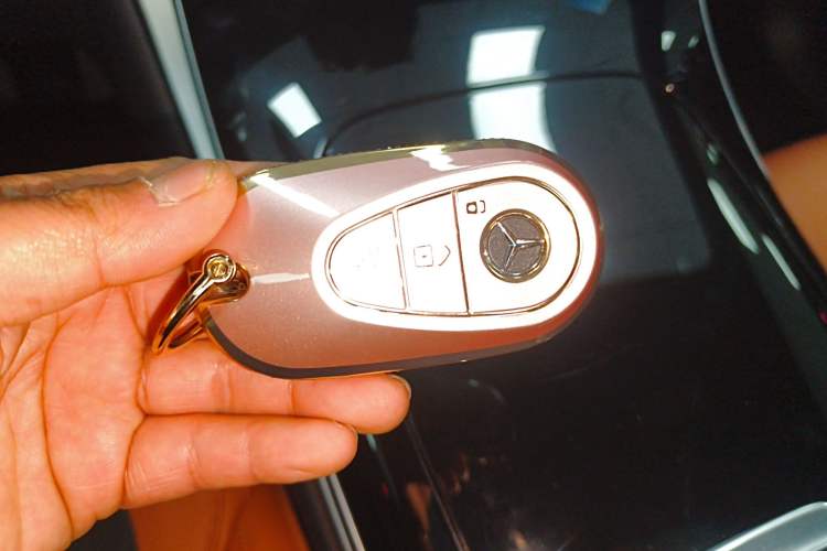 Used Mercedes-Benz GLC 2023 GLC 300 L 4MATIC Dynamic 7-Seater Vehicle Key