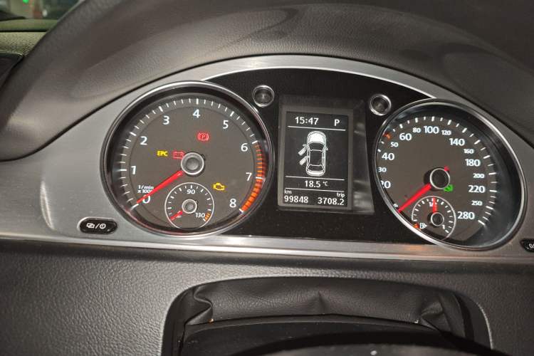 Used Volkswagen FAW-Volkswagen CC 2013 1.8TSI Prestige Model Odometer Close Up