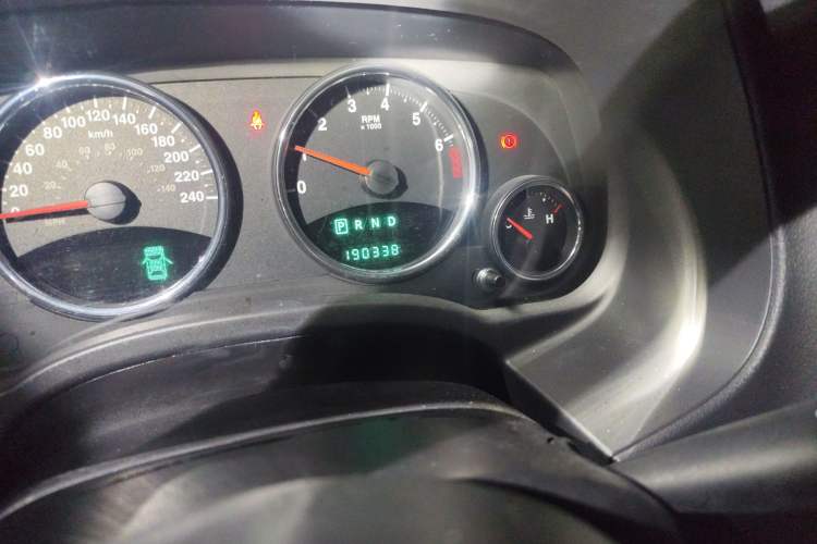 Used Jeep Compass 2013 2.4L Four-wheel Drive Black Edition with Navigation Odometer Close Up