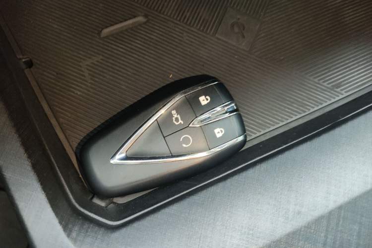 Used Changan UNI-V iDD 2024 Blue Whale Smart Electric iDD 136km Luxury Model