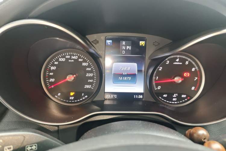 Used Mercedes-Benz GLC 2016 GLC 200 4MATIC Odometer Close Up