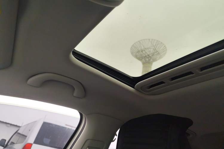 Used Volkswagen Polo 2016 1.6L Automatic Comfort Model
