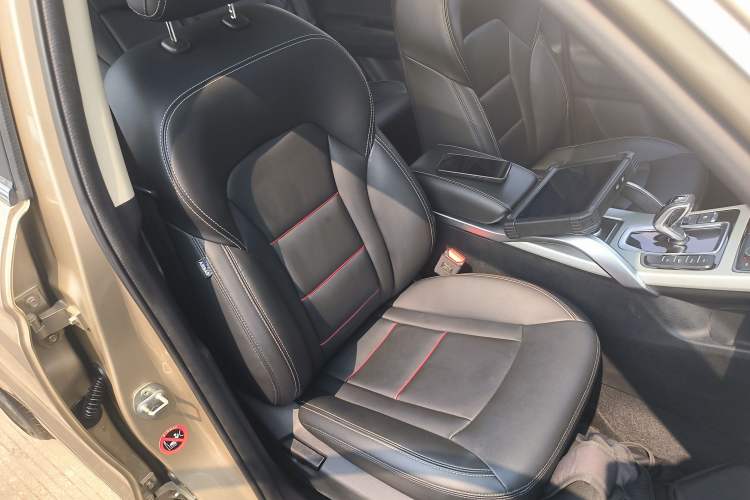 Used Geely Auto Emgrand X7 Sport 2020 1.8TD DCT Two-Wheel Drive Smart Connect 4G-Enabled Version
