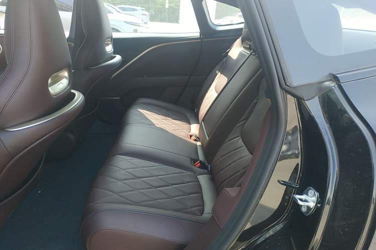 Used Avatr 11 2025 Year Updated Max Extended-Range Version Left Rear Seat