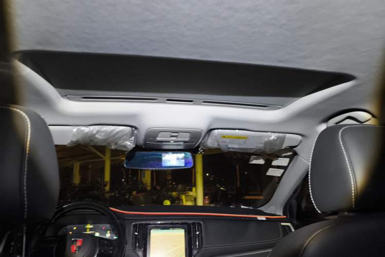 Used Roewe i6 New Energy 2017 45T Hybrid Connect & Smart Enjoyment Edition Headliner