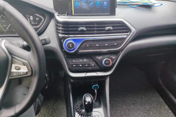 Used CHANGAN Alsvin 2018 1.5L DCT Luxury Model China V Standard Audio And AC Panel