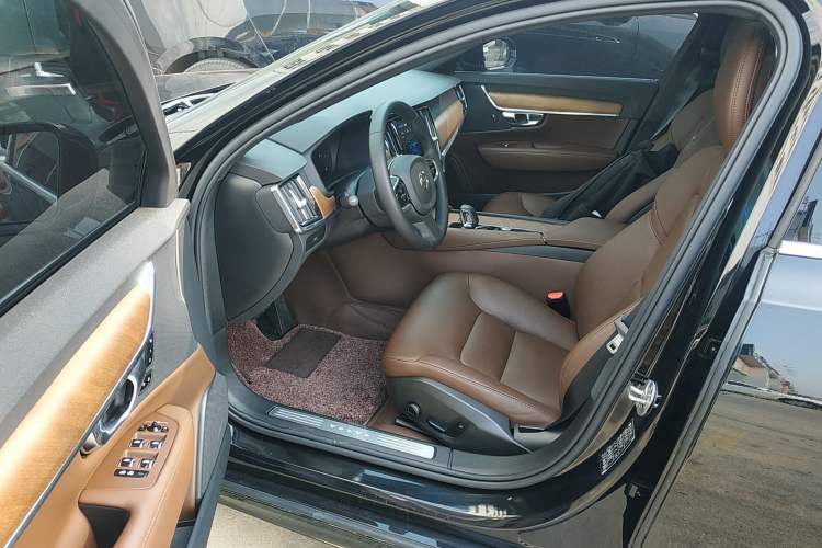 Used Volvo S90 2024 B5 Zhiyi Luxury Edition
