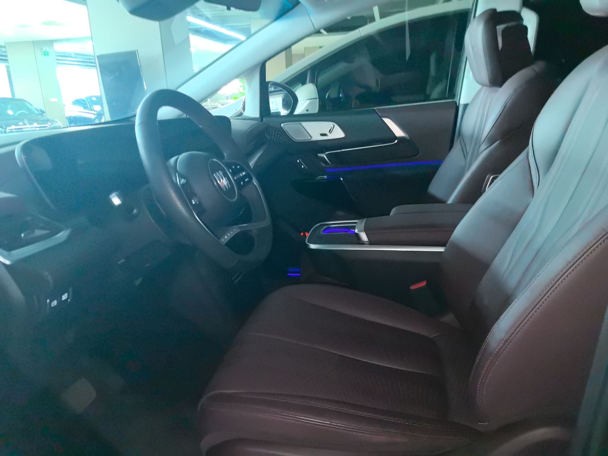 Переднее сиденье в автомобиле