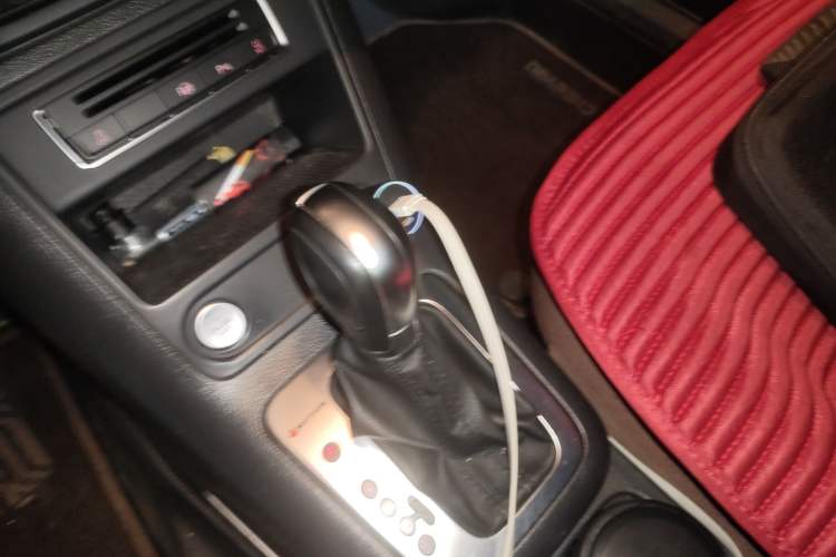 Used Volkswagen Tiguan 2015 2.0 TSI Automatic All-Wheel Drive Flagship Edition Gear Lever