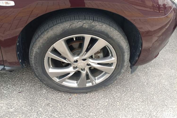 Used Infiniti QX60 2014 3.5L Four-Wheel Drive All-Terrain Version Right Front Wheel Hub