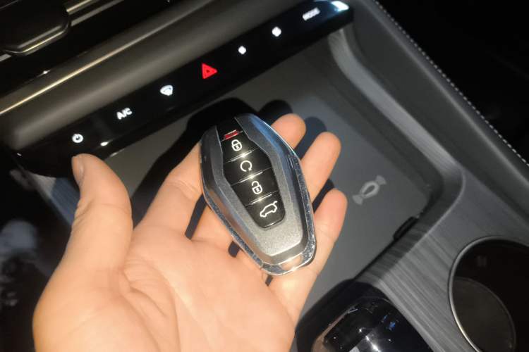 Used JETOUR X90 C-DM 2025 Elite Edition 7-Seater Vehicle Key