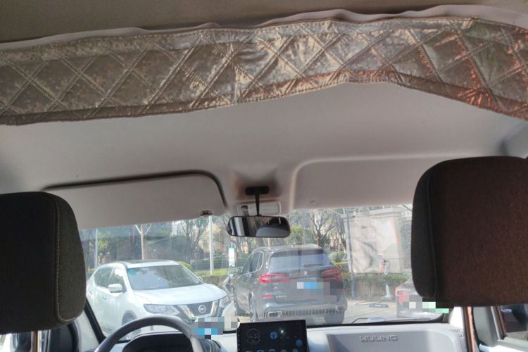 Used Wuling Yangguang 2024 300KM Comfort Version Passenger Van 75kW