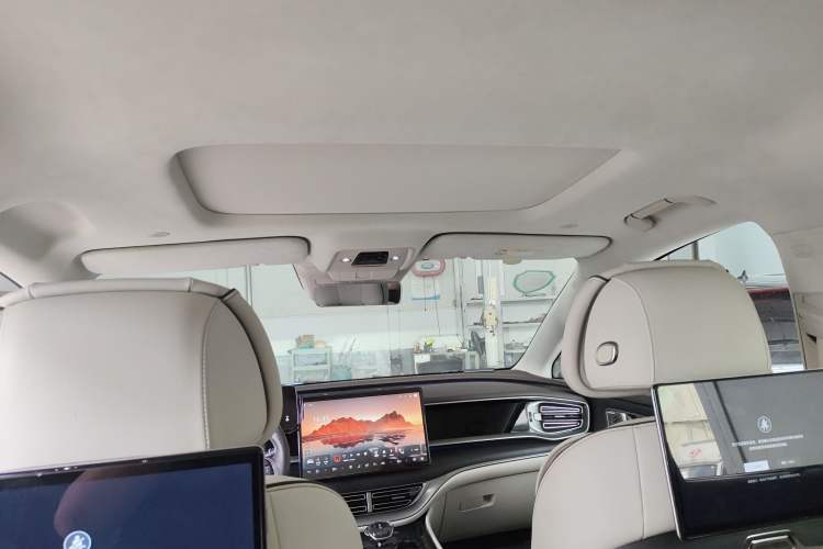 Used Denza D9 2024 DM-i 980 Four-Wheel Drive Flagship Model
