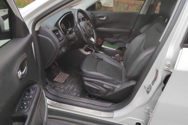 Used Jeep Compass 2017 200T Automatic Family Edition
