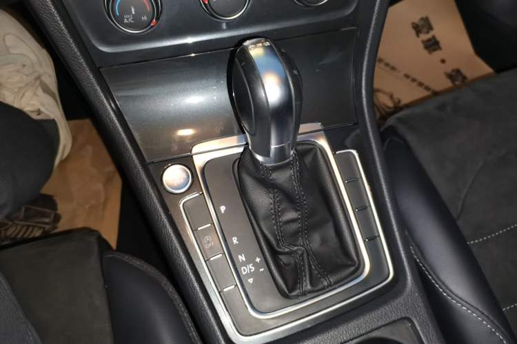 Used Volkswagen Golf 2020 Zhiai Edition 280TSI DSG Luxury Model Gear Lever