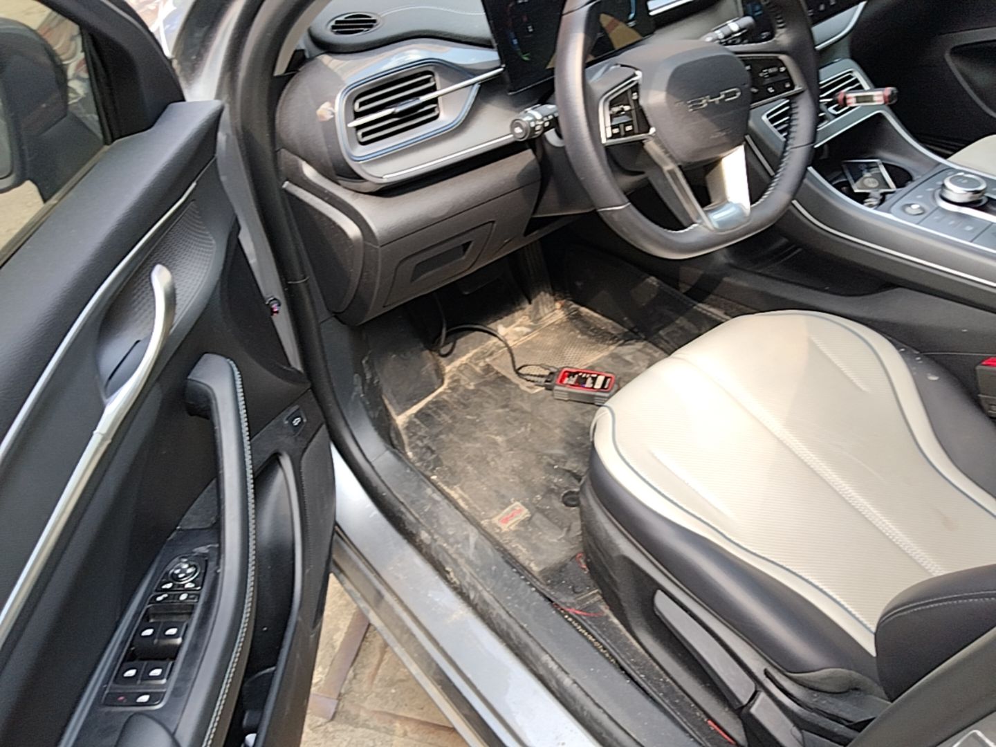 BYD Destroyer 05 2024 HONOR Edition DM-i 55KM Luxury Model — снимка 18