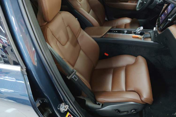 Used Volvo XC60 2024 B5 4x4 Smart Luxury Edition
