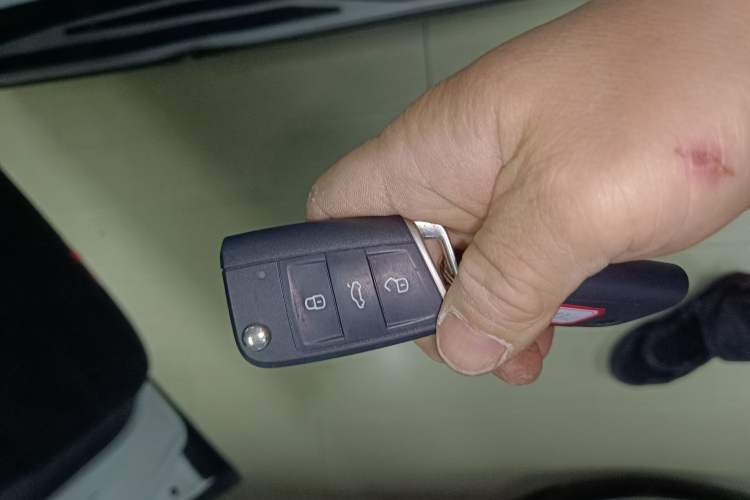 Used Volkswagen T-ROC 2019 280TSI DSG Four-Wheel Drive Luxury Version China V Standard