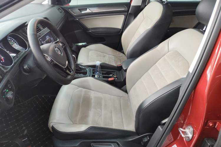 Used Volkswagen Golf 2017 230TSI Automatic Luxury Million-Vehicle Commemorative Edition Left Front Seat