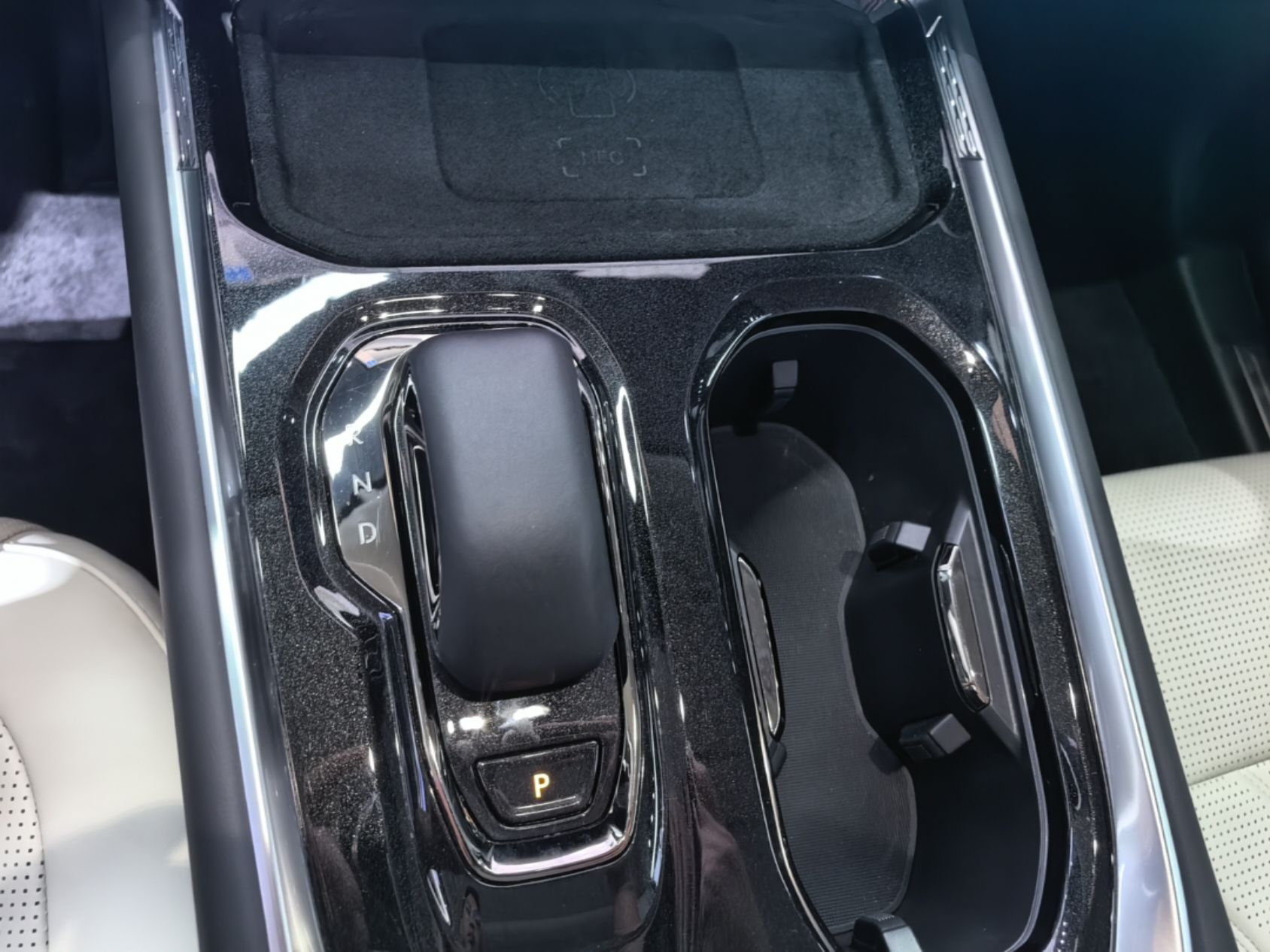 Zeekr 009 2024 GAC Trumpchi — снимка 16