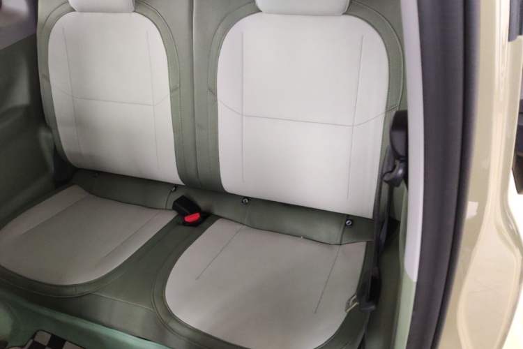 Used Geely Galaxy Panda 2025 210km Panda Rider Left Rear Seat