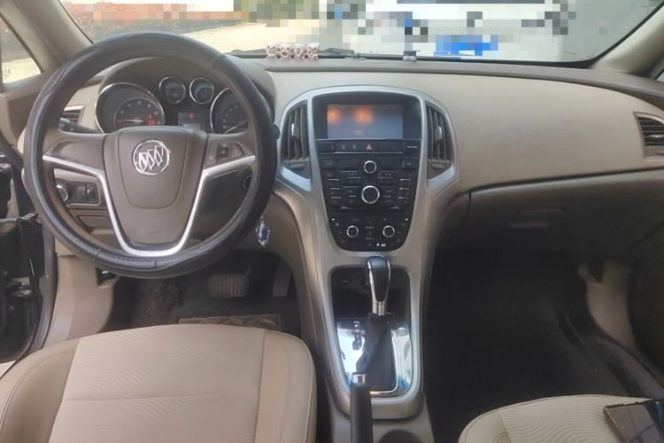 Used Buick GT 2013 GT 1.6L Automatic Fashion Edition Center Console