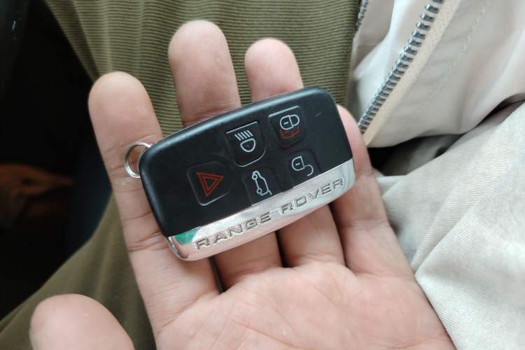 Used Land Rover Discovery Sport 2018 240 PS HSE Version Interior 1