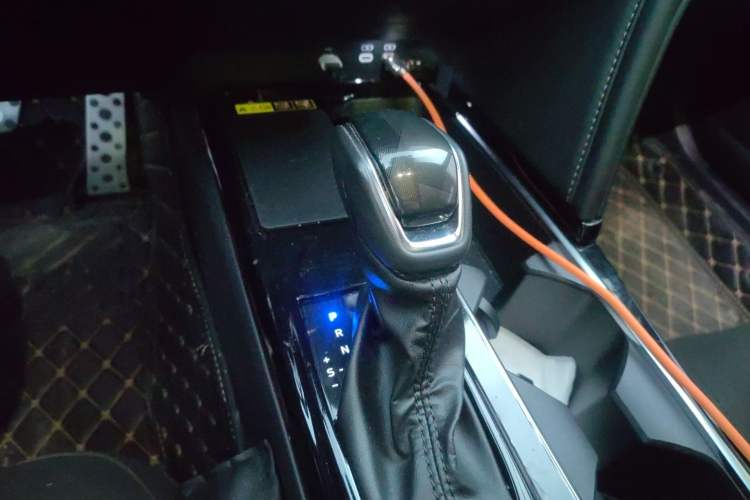 Used Toyota Camry 2024 Dual-Motor 2.0HS Sport Edition Gear Lever