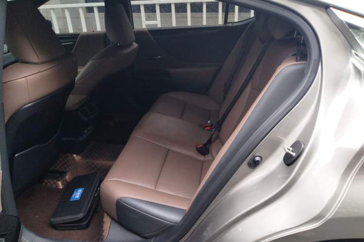 Used Lexus ES 2022 200 Excellence Edition
