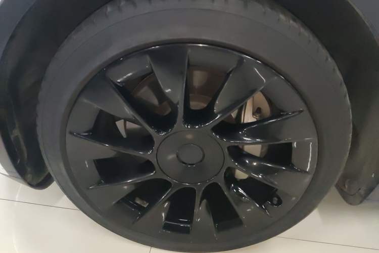 Used Tesla Model Y 2021 Long-Range All-Wheel-Drive Version