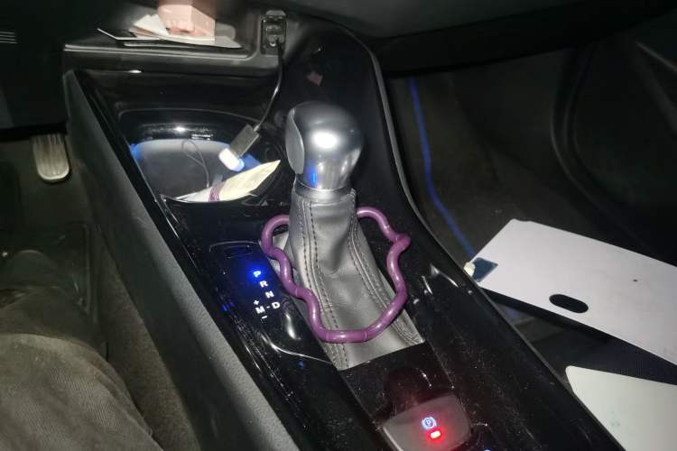 Used Toyota C-HR 2018 2.0L Luxury Sunroof Version China VI Standard
