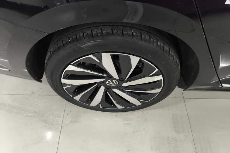 Used Volkswagen Passat 2024 380TSI Elite Edition Right Rear Wheel Hub