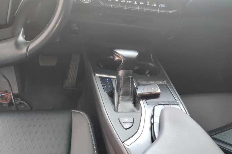 Used Lexus UX 2019 260h Explore-Cool Edition China VI Standard
