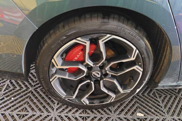 Used Nissan N7 2025 625 Max Right Rear Wheel Hub