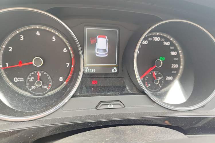 Used Volkswagen Tiguan L 2017 330TSI Automatic Two-Wheel Drive Comfort Edition Odometer Close Up