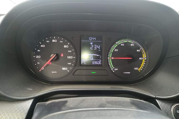 Used Roewe Clever 2021 302 km New Four-Seater Super-Efficient Version