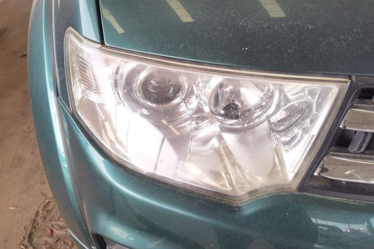 Used Mitsubishi Pajero Sport 2013 3.0L Automatic Two-Wheel Drive Luxury Edition Right Front Headlight