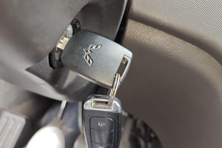 Used Wuling Rongguang 2014 1.5L S Base Version
