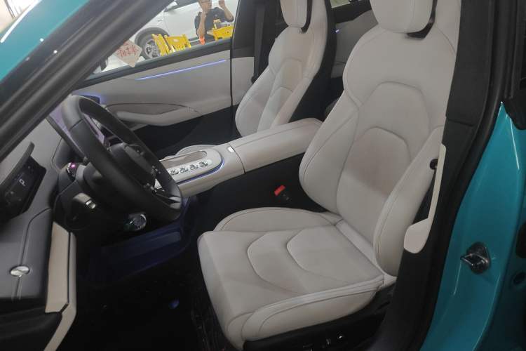 Used Xiaomi Auto SU7 2024 Four-Wheel Drive Ultra-Long Range Advanced Intelligent Driving Max Edition
