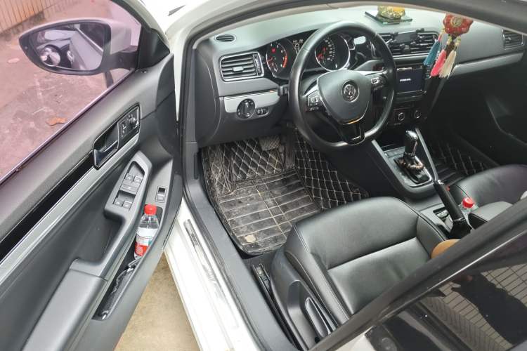 Used Volkswagen Sagitar 2017 180TSI Automatic Luxury Edition
