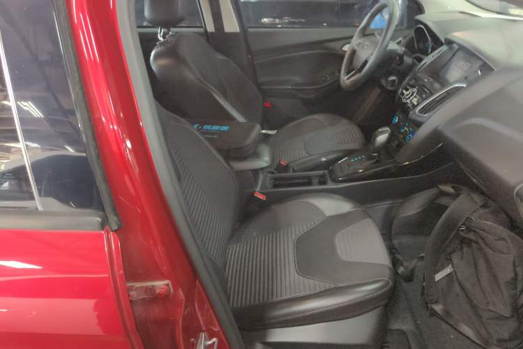 Used Ford Focus 2018 Hatchback Classic 1.6L Automatic Trendy SmartDrive Edition
