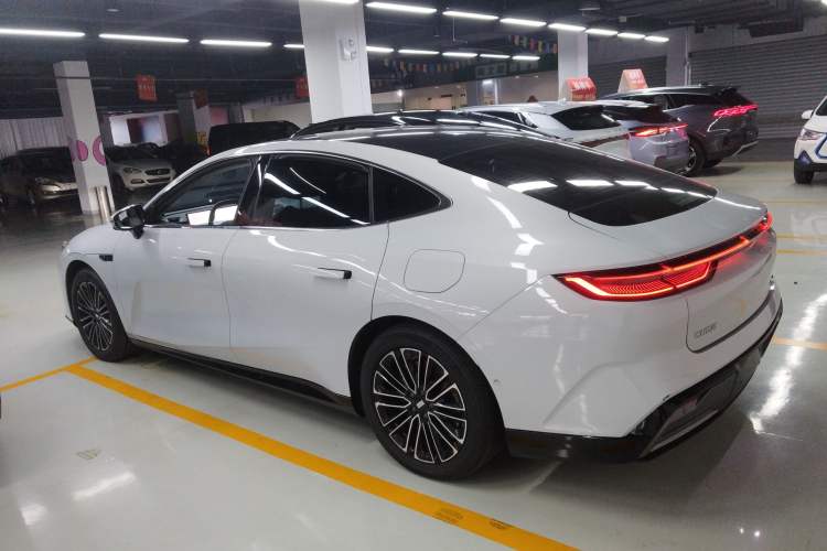 Used Geely Galaxy E8 2025 575 km Intelligent Driving Edition
