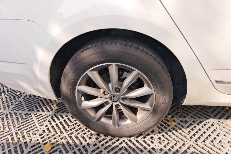 Used Skoda Octavia 2020 1.5L Automatic SmartDrive Luxury Edition Exterior 5