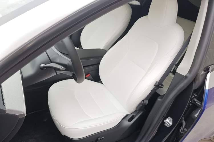 Used Tesla Model Y 2024 Long-Range All-Wheel-Drive Version Left Front Seat