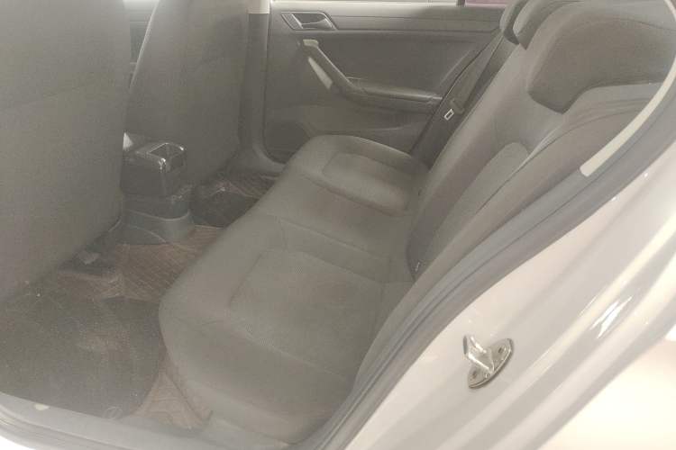 Used Volkswagen Jetta 2017 1.5L Manual Fashion Edition
