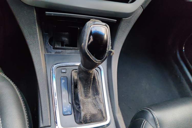 Used Geely Auto Emgrand 2015 Sedan 1.5L CVT Upward Version Gear Lever