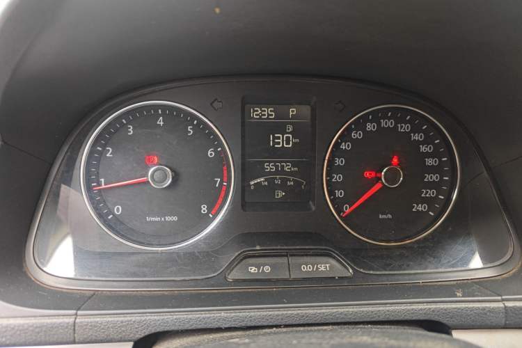 Used Volkswagen Lavida 2013 1.6L Automatic Comfort Edition Odometer Close Up