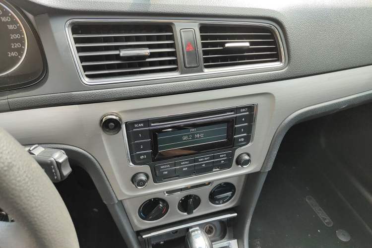 Used Volkswagen Lavida 2013 Revised Version 1.4 TSI DSG Comfort Edition Audio And AC Panel