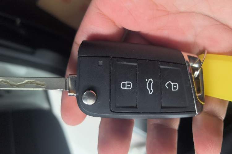 Used Volkswagen T-ROC 2021 280TSI DSG Two-Wheel Drive Comfort Connect Edition