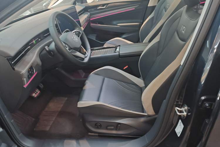 Used Volkswagen ID.7 VIZZION 2024 First Edition Left Front Seat